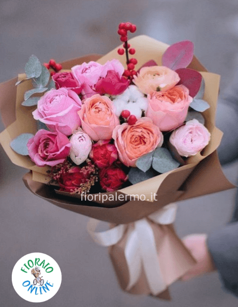 Bouquet di rose colori assortiti.