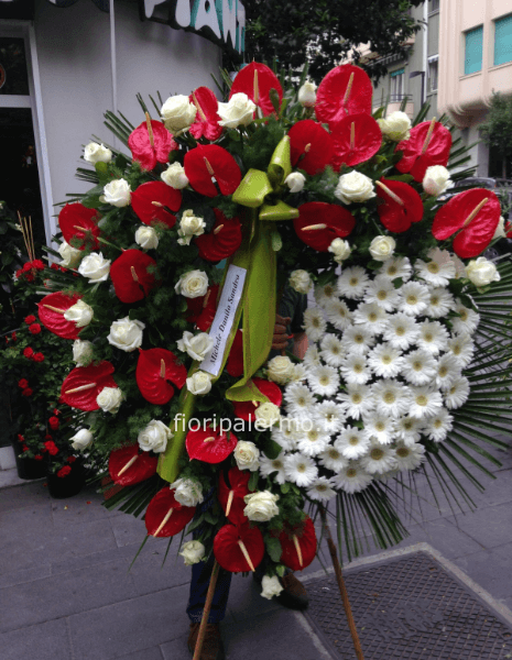 Corona funebre bianca e rossa