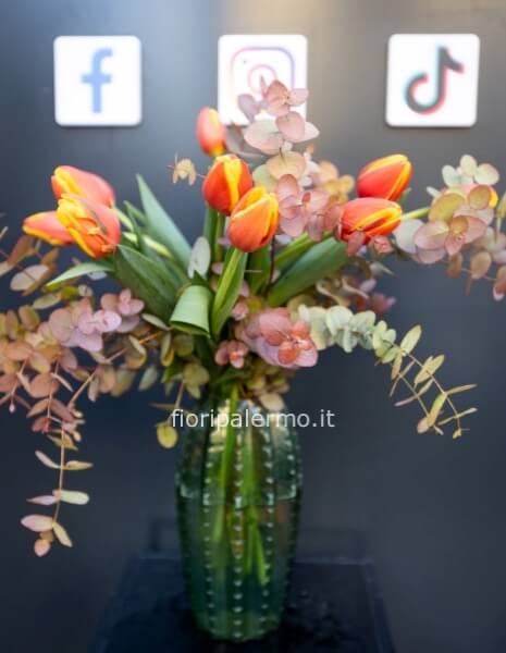 Tulipani in vaso cactus