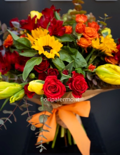 Bouquet fiori primaverili con tulipani misura M